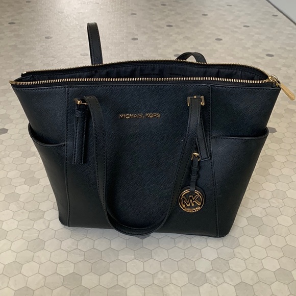 Black Michael Kohrs Purse - Picture 1 of 6